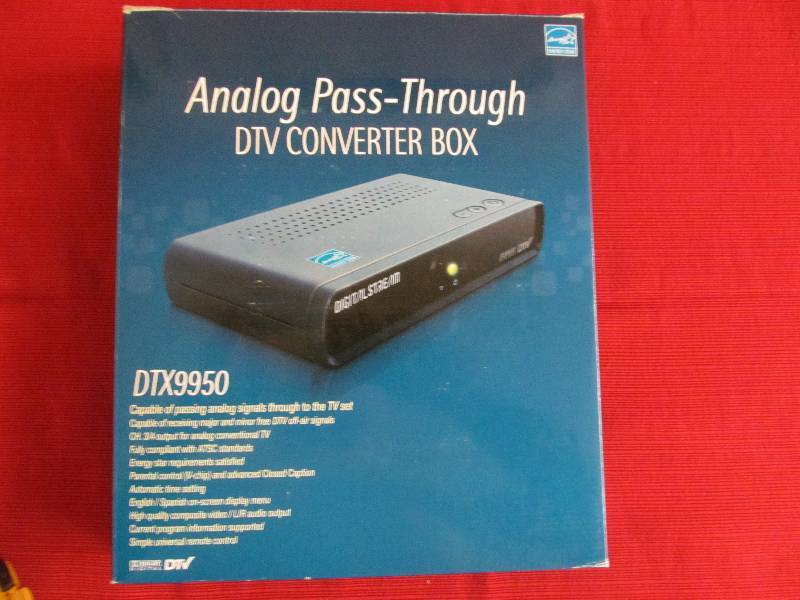 lot 8 image: DTV Convertor