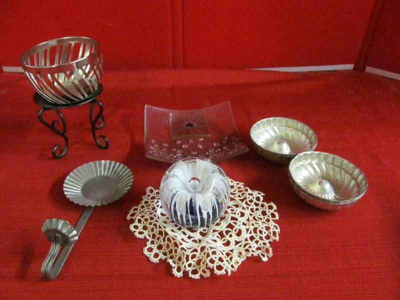 lot 15 image: dishes