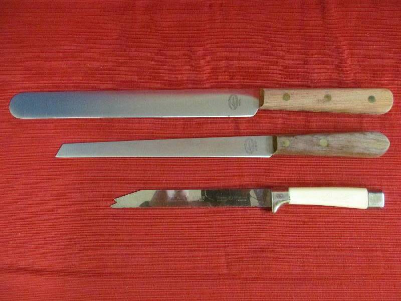 lot 16 image: bread knife