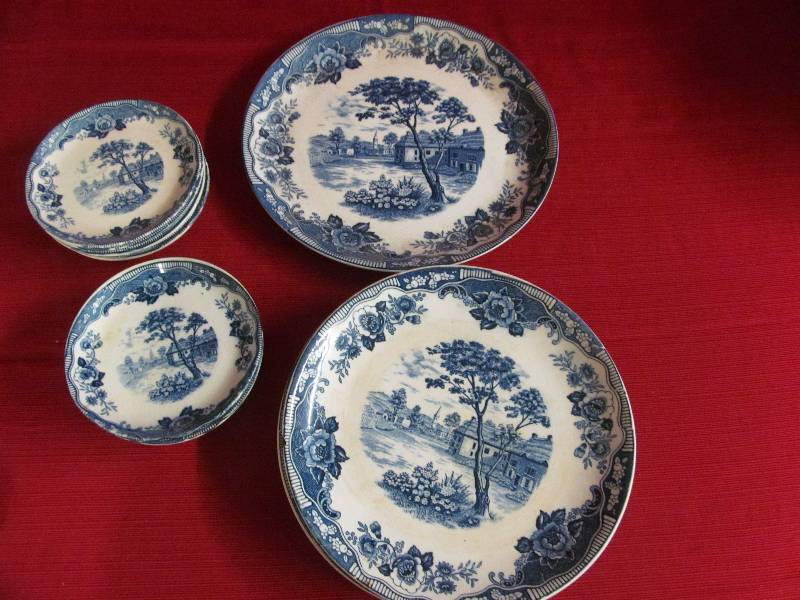 lot 25 image: Blue Normandy dishes