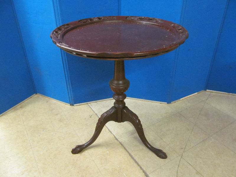lot 55 image: table