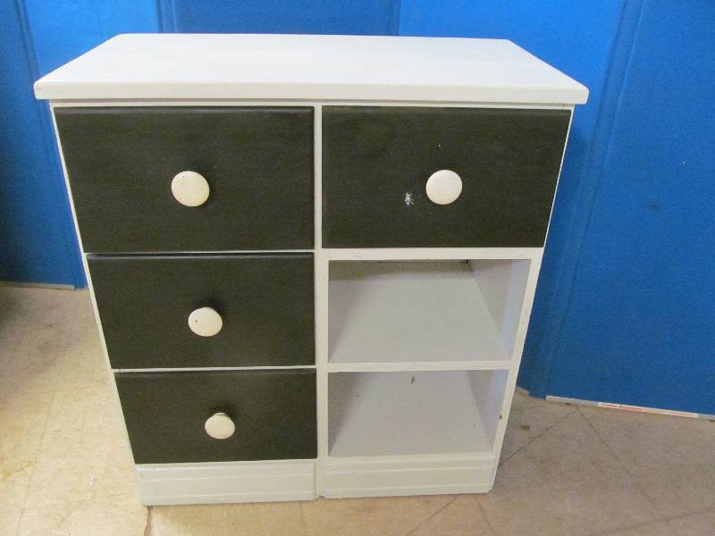 lot 59 image: dresser