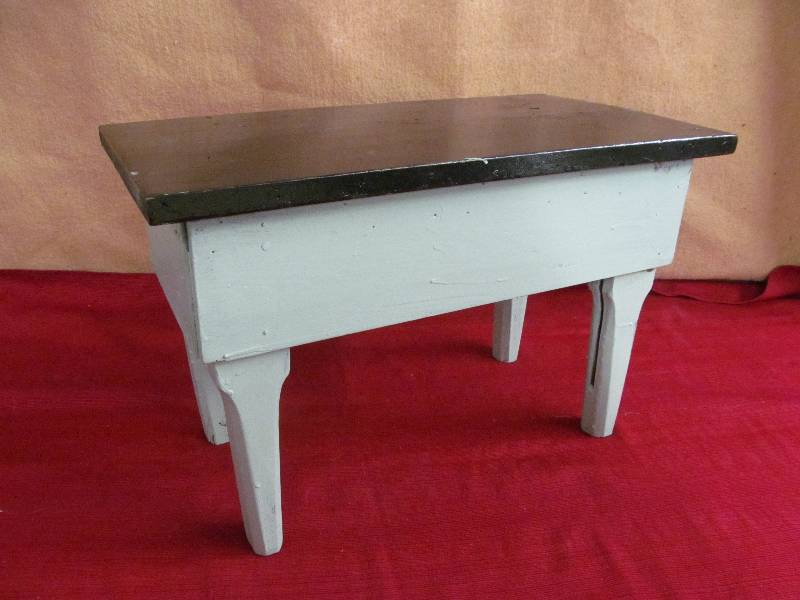 lot 67 image: bench