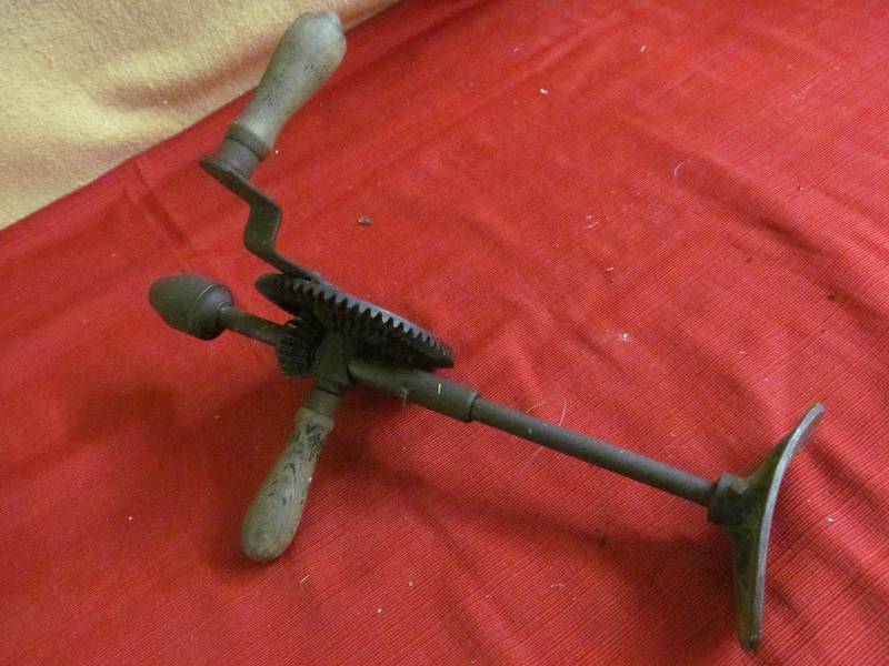 lot 75 image: vintage hand drill