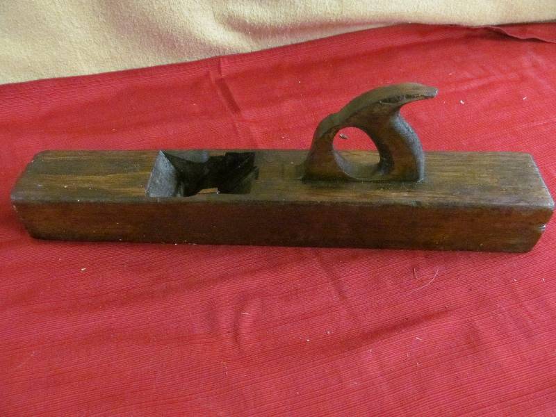 lot 76 image: vintage wood plane