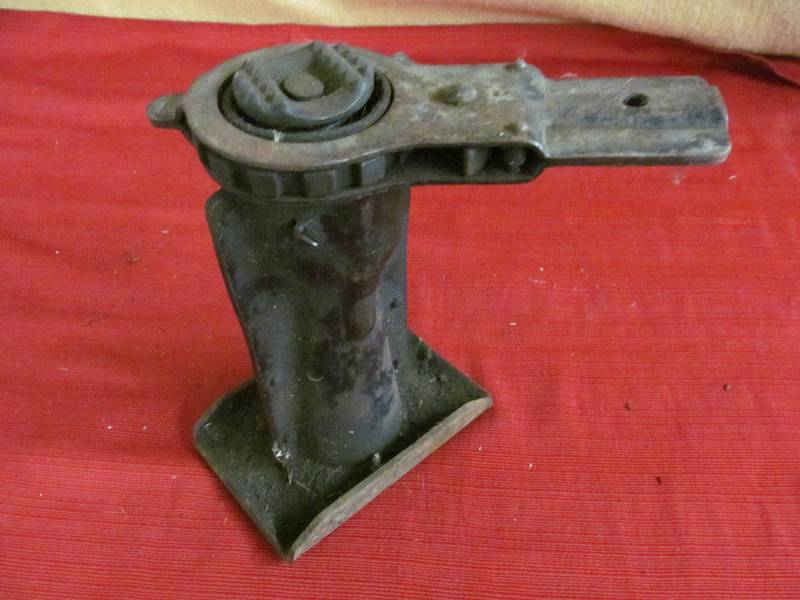 lot 77 image: vintage hand jack