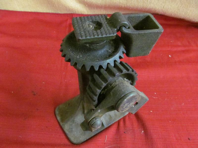 lot 78 image: vintage hand jack