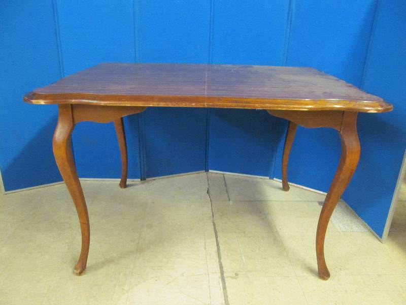 lot 80 image: table