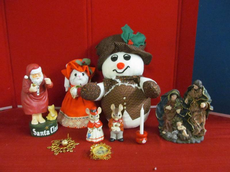 lot 83 image: holiday  dcor