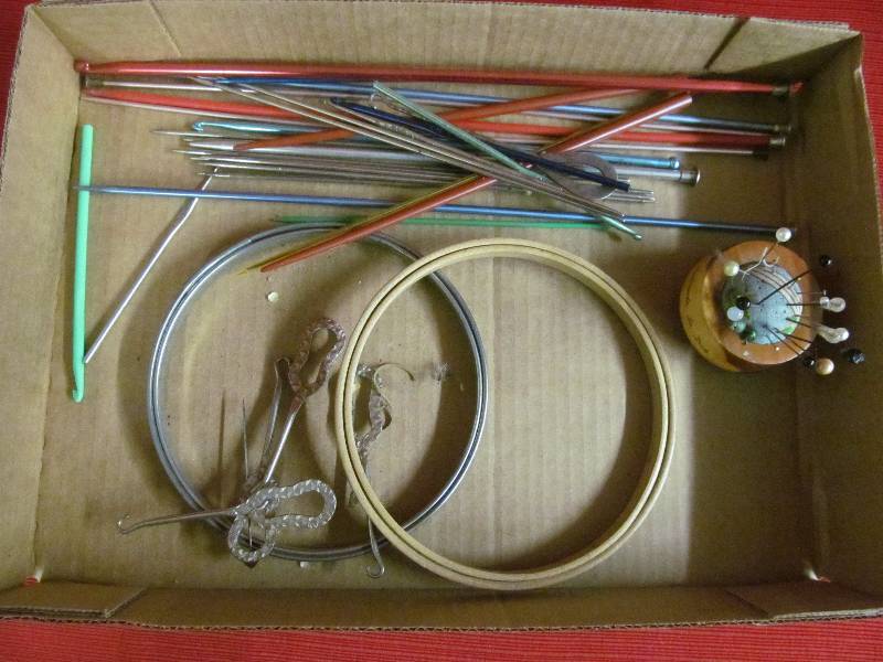 lot 100 image: KnittingSewing Items