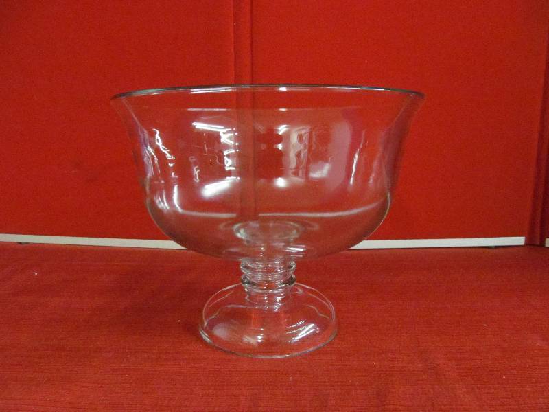 lot 104 image: Fruit Bowl