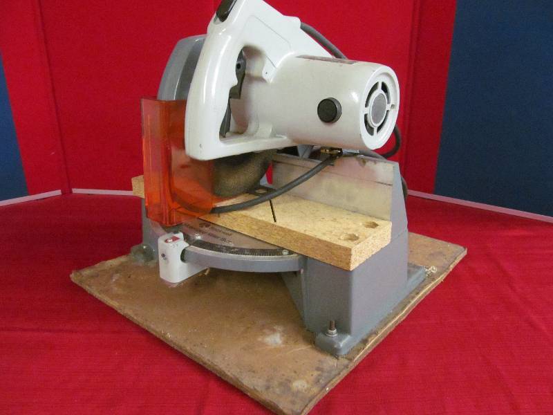 lot 115 image: Mitre Saw