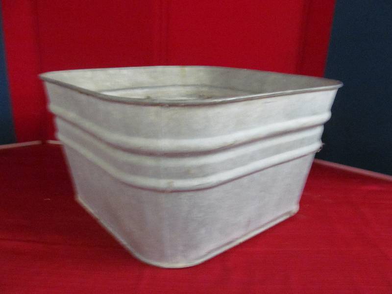 lot 116 image: wash tub