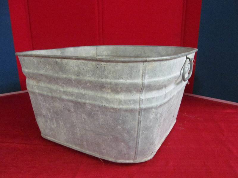 lot 117 image: Wash Tub