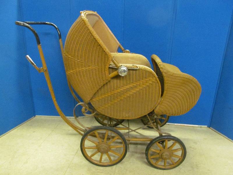 lot 119 image: Baby Stroller