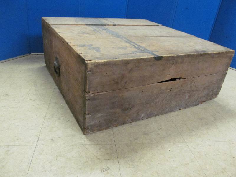 lot 120 image: Wood Box