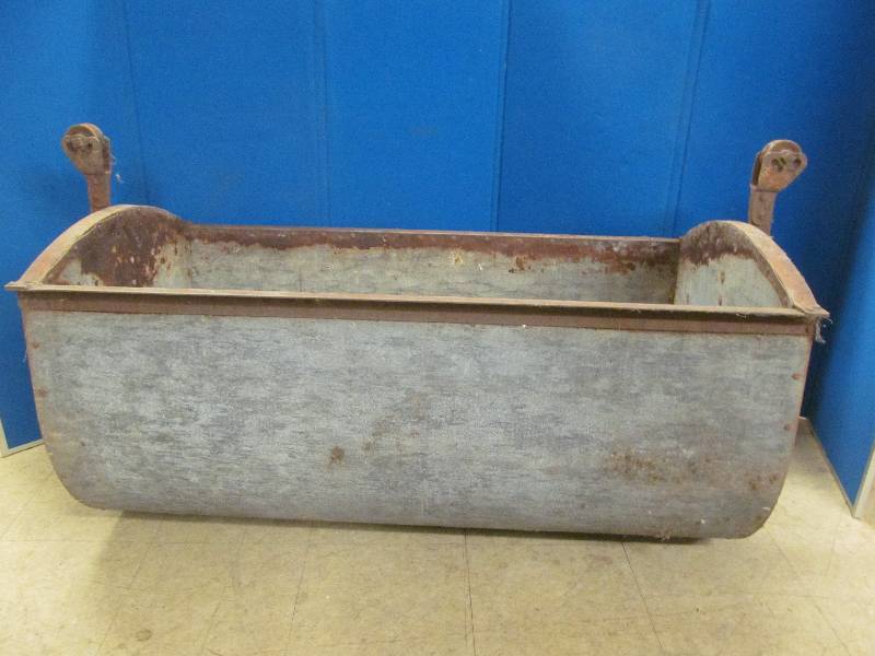 lot 121 image: Galvanized Bucket