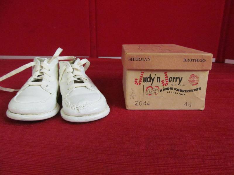 lot 123 image: Baby Shoes