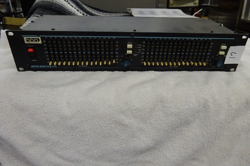 lot 17 image: DOD R0830 B 2 Channel 15 band Graphic Equalizer