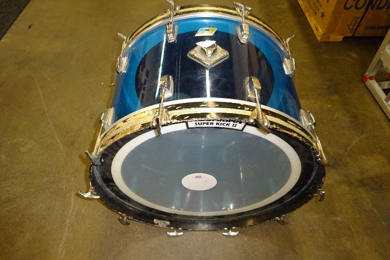 lot 30 image: Vintage Ludwig Vistalite 24 Kick Drum - Blue