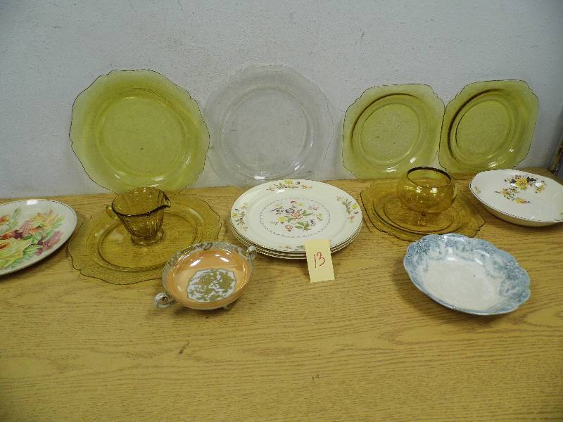Vintage Dishes w Depression Glass
