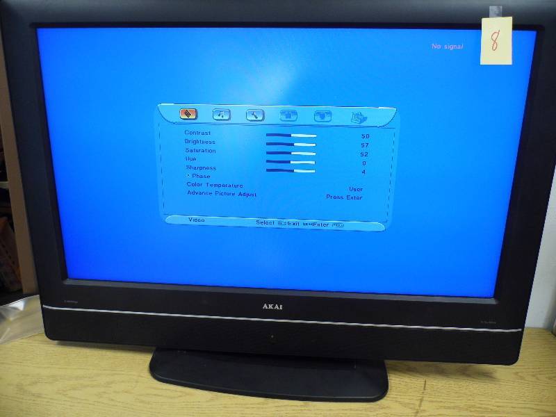 AKAI TV w Remote 37