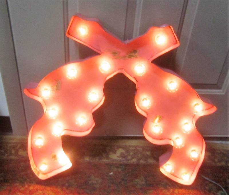 REDPINK LIGHTED GUN SIGN