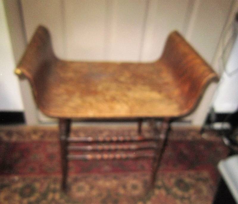 ANTIQUE BUSTLE OAK BENCH