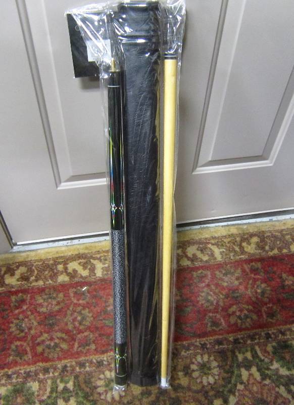 BILLIARD CUE AND CASE