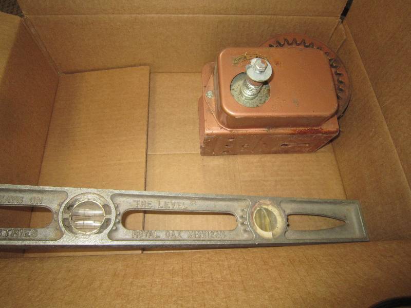 LEVEL AND PULLEY
