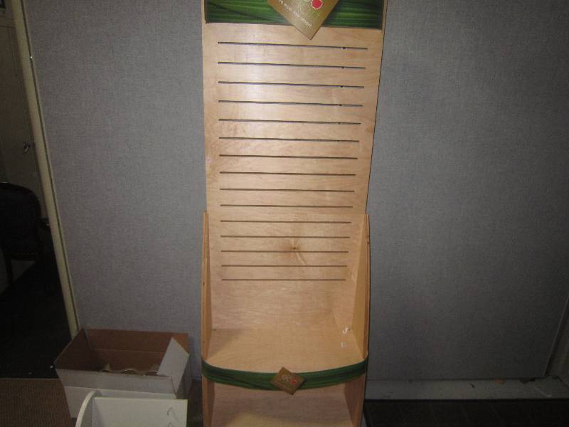 SLAT WALL MOVABLE DISPLAY