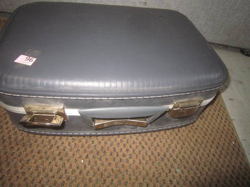 SEWING CASE SUITCASE WITH SEWING ITEMS