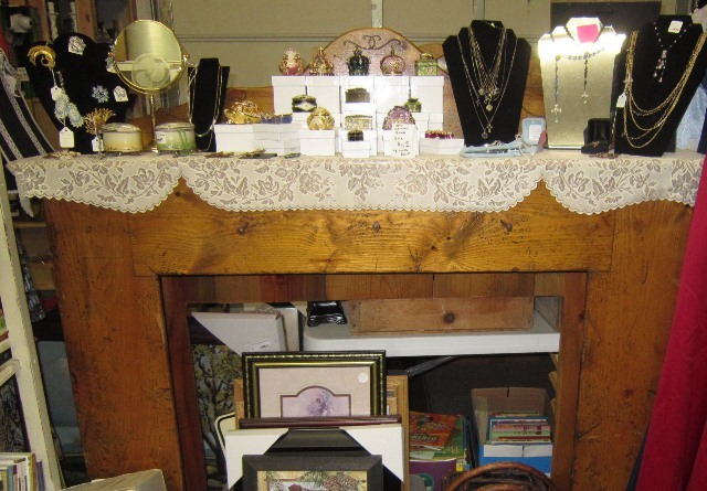 1880S CIRCA PINE SPOON CARVED MANTLE