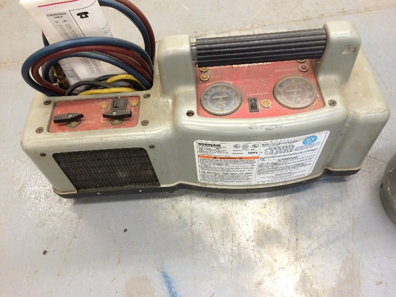 Refrigerant Robineer Recovery Unit and 30# Recovery Tank (tank is empty), includes hoses & manual  - works