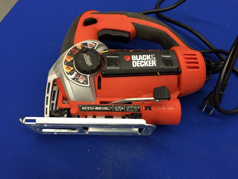Black & Decker Saw - Works
