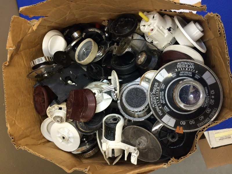 Large Lot of Assorted Appliance and Equipment Knobs. Great ebay sell items