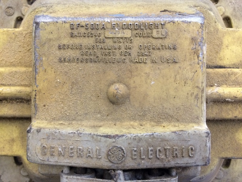 GE Flood Light  500 watts  with extension cord. Works fine