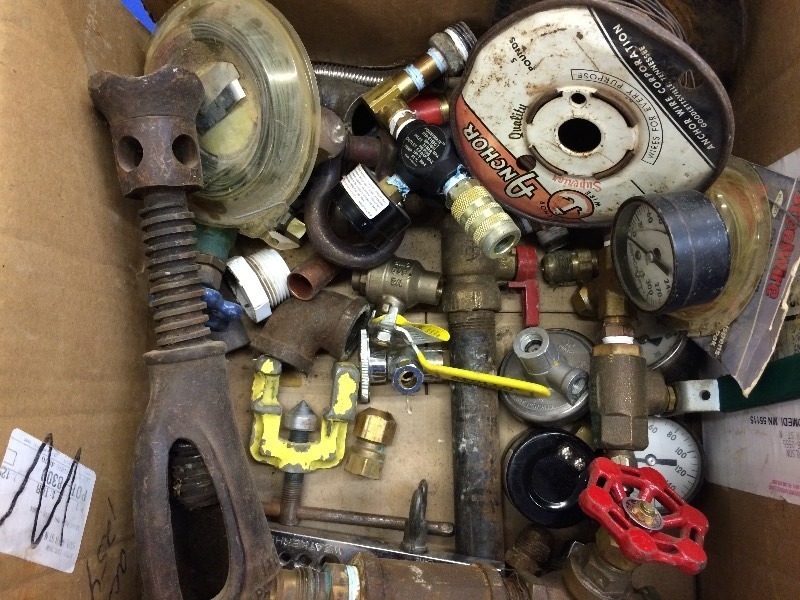 Assorted lot of tools and gauges