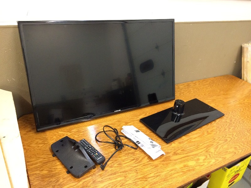 39 Samsung LED Flat Screen TV