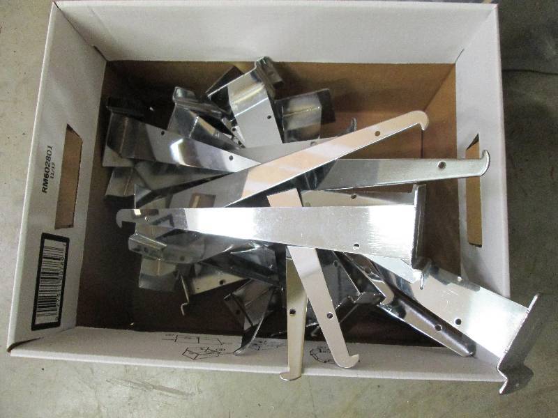 Box of 1 foot shelf brackets for sl...