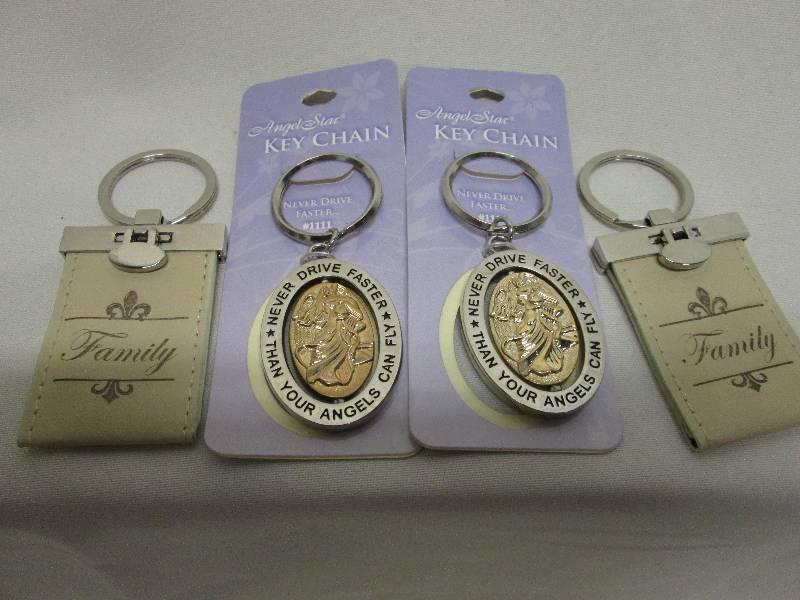 Lot of 4 keychains 2 family, 2 ang...