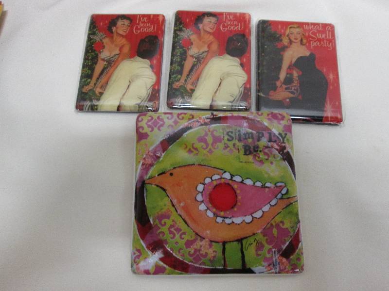 Lot of 3 assorted magnets 1 decorat...