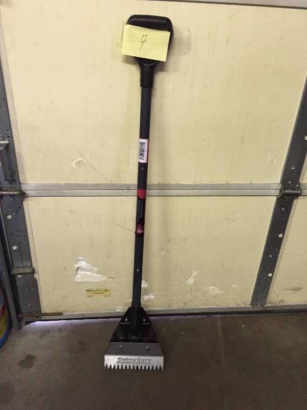 D-Handle Roofing Tool