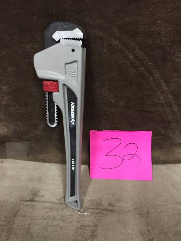Husky 14 in. Aluminum Pipe Wrench