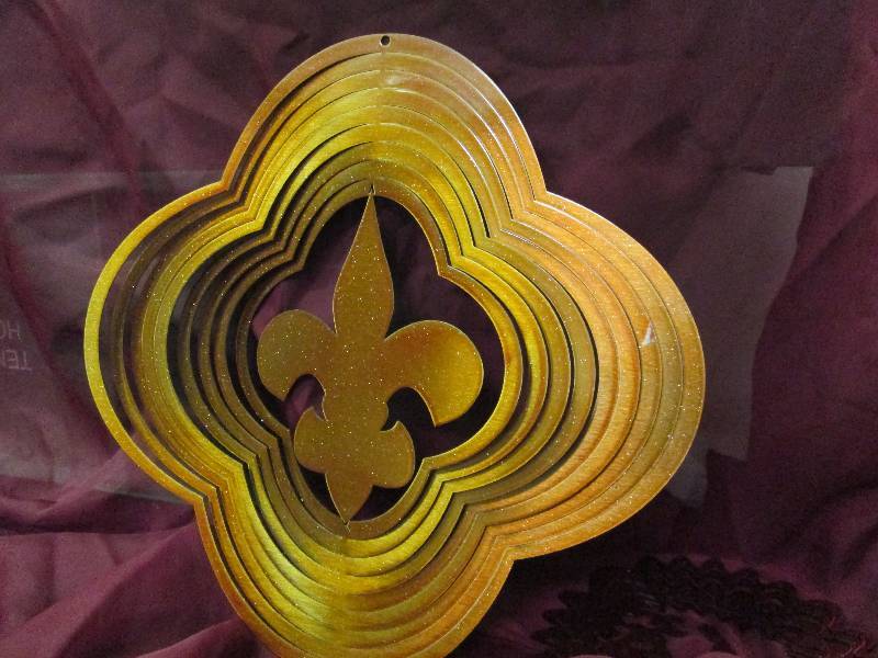 Fluer de lis copper color...