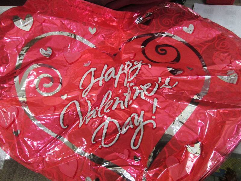 HUGE Valentine day hearts  25count...