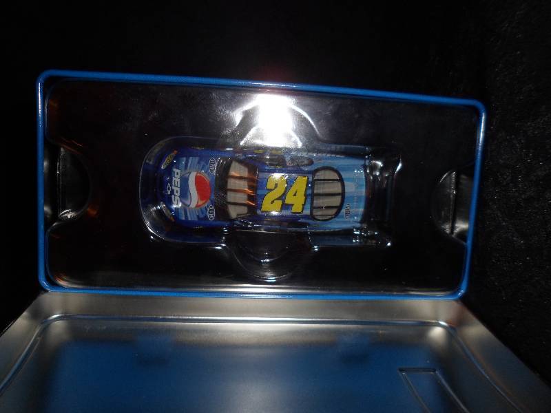 2003 Jeff Gordon #24 164 Die Cast Car in Pepsi Vending Machine Tin Box