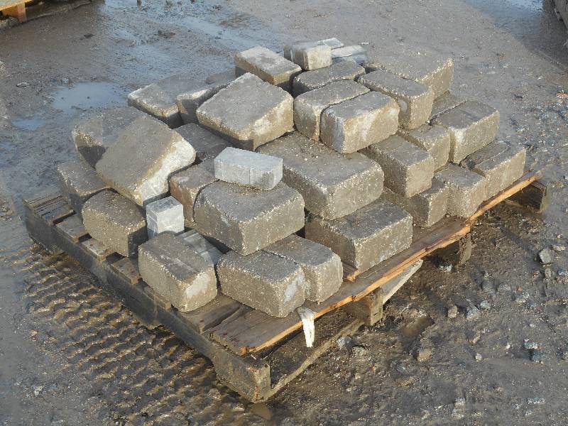(1) Pallet Of Tumbled 4 Thick Pave...