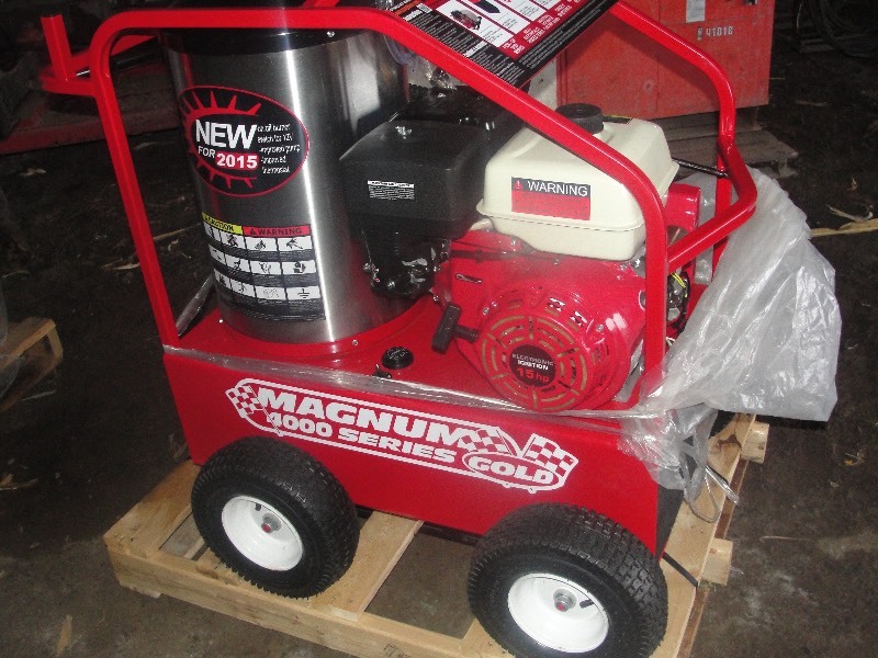 NEW  Magnum 4000 Series Gold Pressure Washer