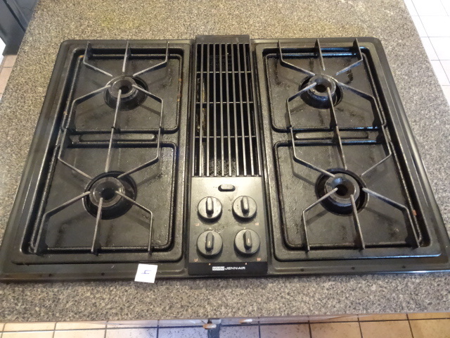 lot 4 image: Jenn-Air Gas 4 Stove Burner